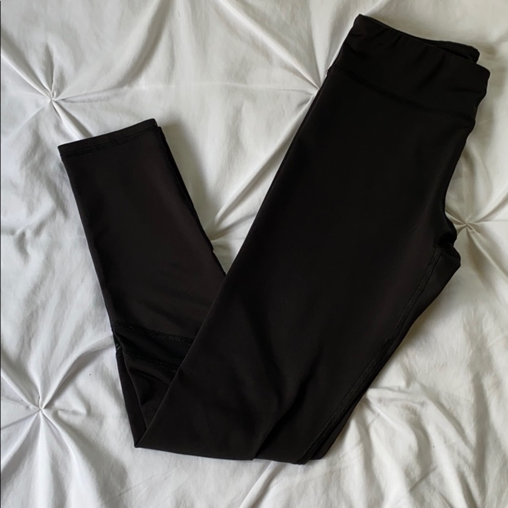 Black athletic leggings
